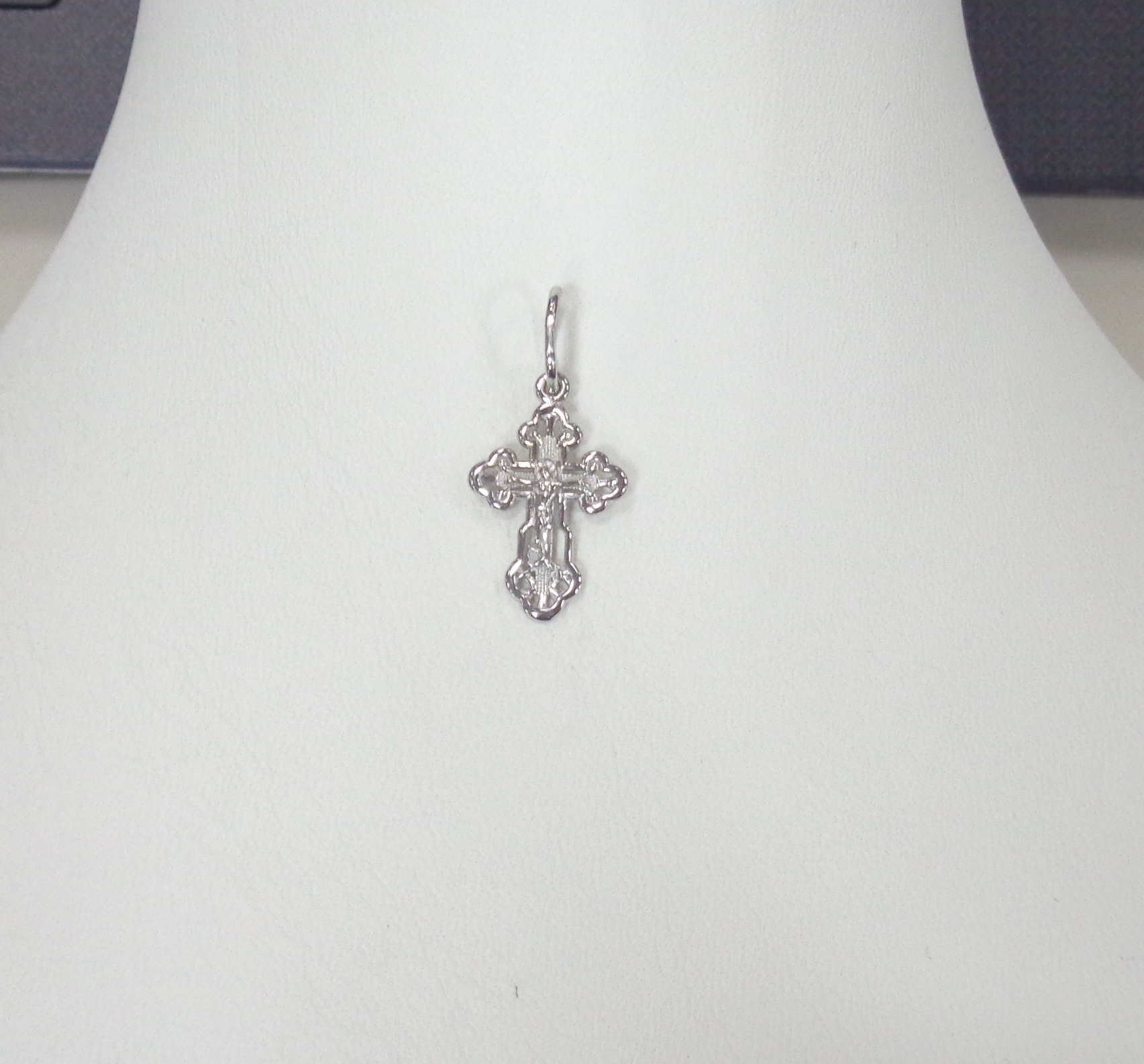 Подвеска-крест из белого золота